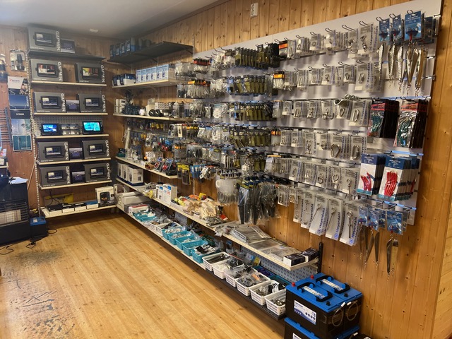 Båtutstyr i butikken til Aasheim Slipp